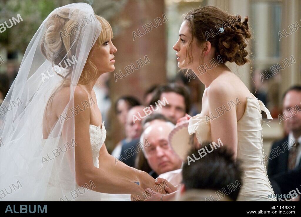 ANNE HATHAWAY and KATE HUDSON in BRIDE WARS 2009 directed by