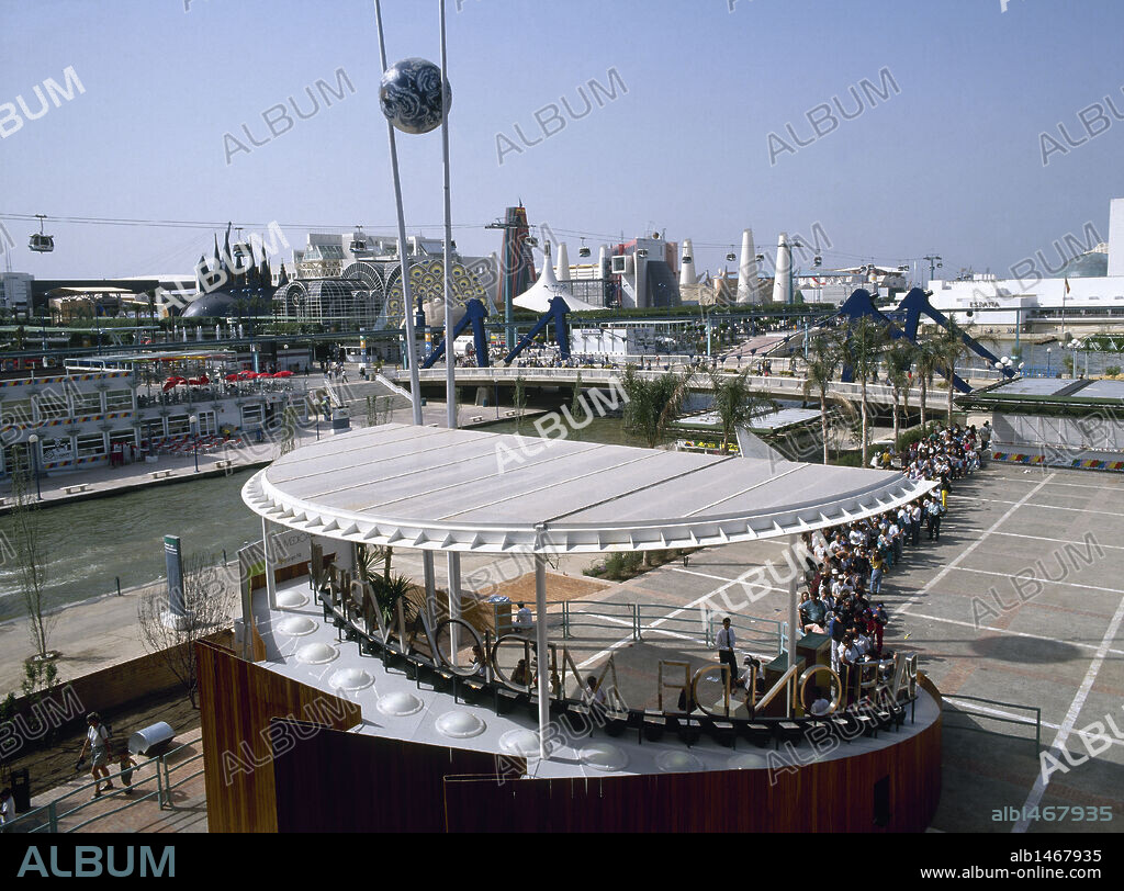 EXPOSICION UNIVERSAL DE SEVILLA (1992). Vista general del recinto con el Pabellón del Medioambiente, en primer término. Andalucía. España.