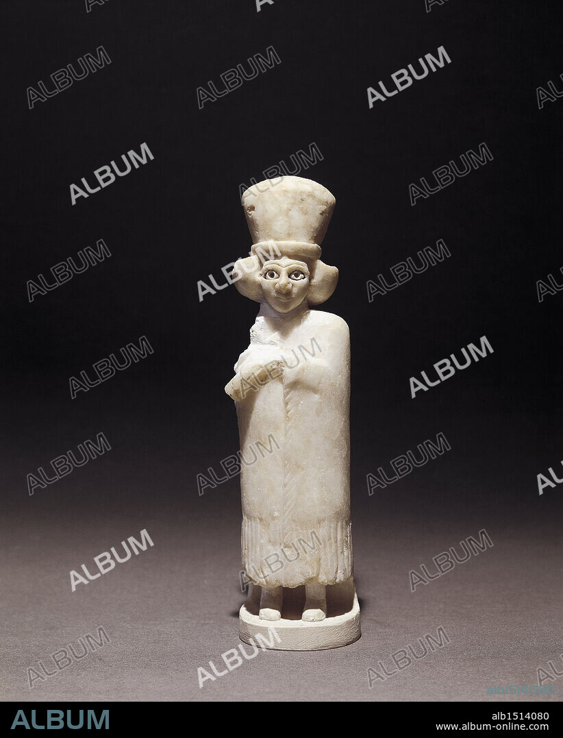 Sumerian civilization, 3rd millenium b.C. Alabaster statuette in female form, circa 2500 b.C. From the Temple of Ishtar at Mari, Tell Hariri (Syria).