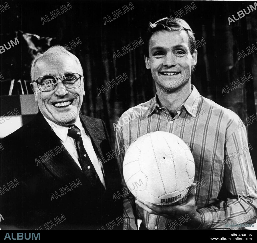 1988-01-09.. Bengt Grive fick besök av Torbjörn Nilsson i programmet Här är ditt liv. *** Local Caption *** GP Foto: Johan Davéus / Kamerareportage / TT / Kod: 2524.