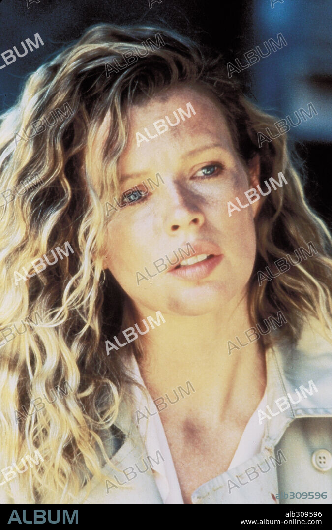 KIM BASINGER en ATRAPADOS SIN SALIDA, 1986 (NO MERCY). Copyright TRI STAR PICTURES.