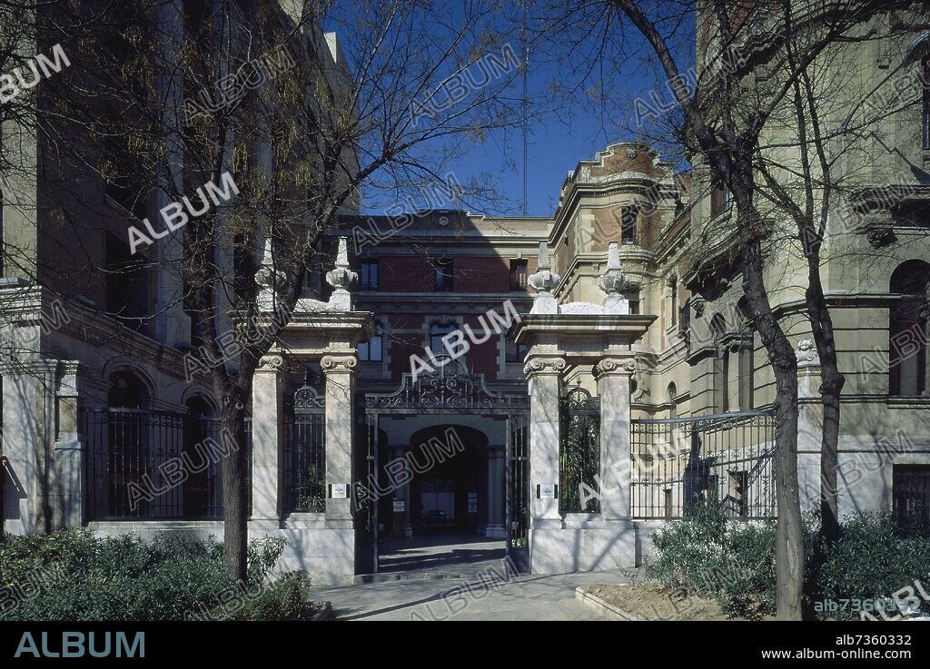 ENTRADA A LA SUCURSAL MADRID DEL BANCO HIPOTECARIO EN LA PLAZA DE SANTA BARBARA.