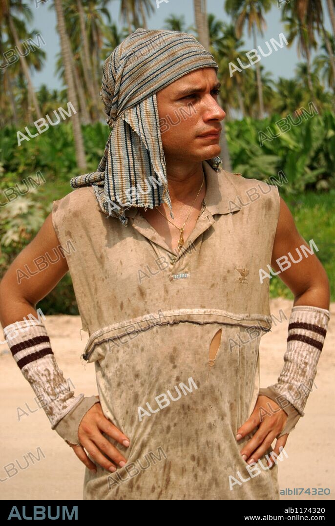 GAEL GARCIA BERNAL in RUDO Y CURSI, 2008, directed by CARLOS CUARON. Copyright SONY PICTURES CLASSICS / VENEGAS, IVONNE.
