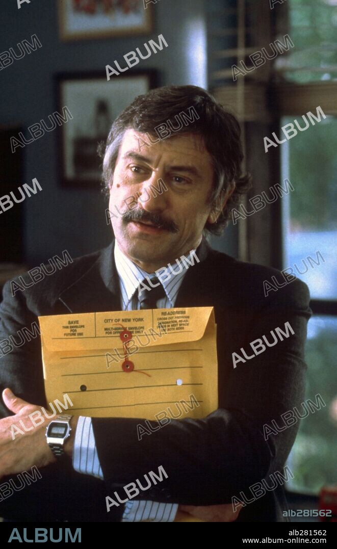 ROBERT DE NIRO in COP LAND, 1997, directed by JAMES MANGOLD. Copyright MIRAMAX.