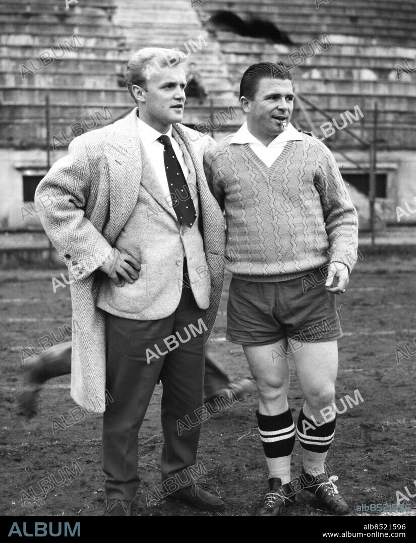 (Odaterad). Legendariska fotbollsspelarna Lennart "Nacka" Skoglund och ungerske Ferenc Puskas. Puskas dömde en vänskapsmatch mellan Inters och Milanos supporters.. Foto: NTB Kod: 190 COPYRIGHT SCANPIX.