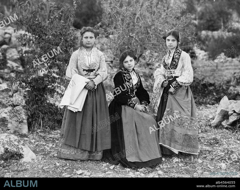 Women in traditional dress, piana dei greci, sicily, italy 1910.