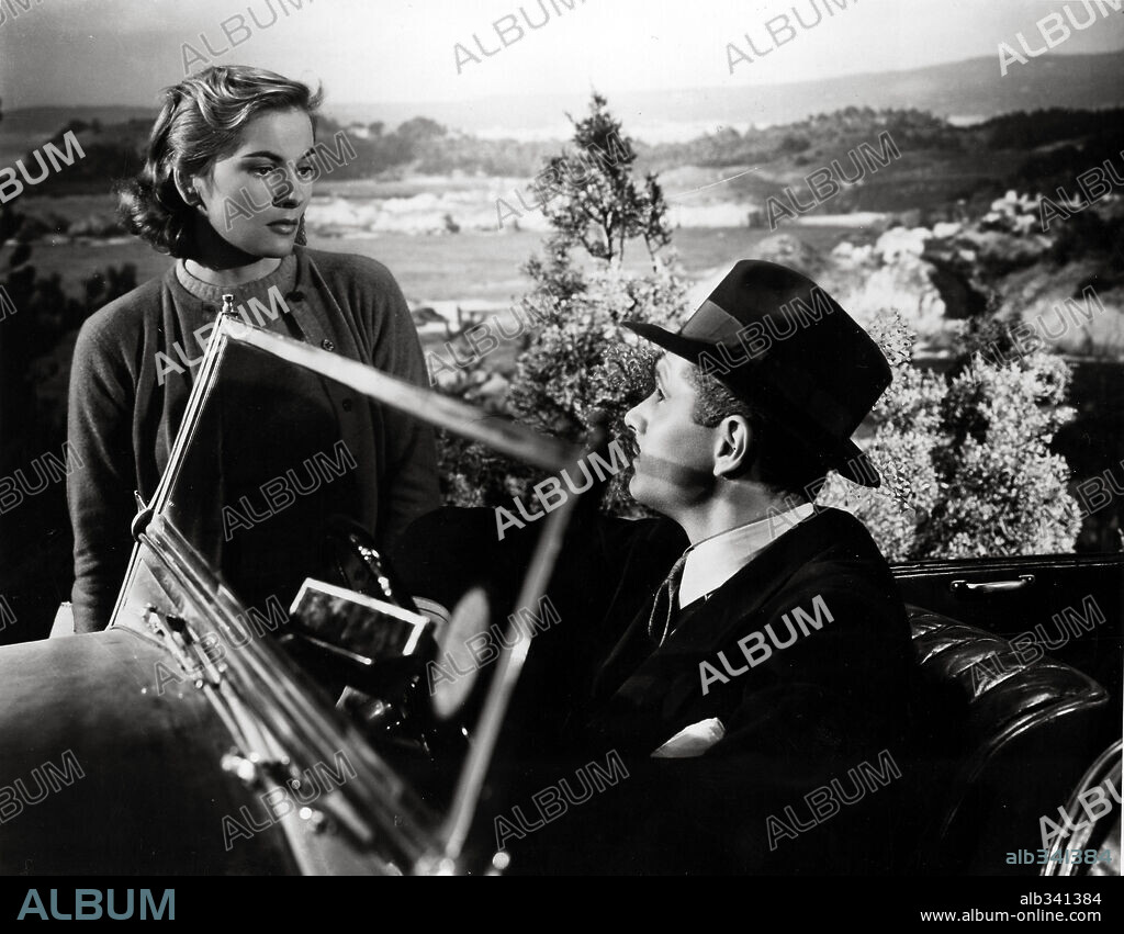 JOAN FONTAINE et LAURENCE OLIVIER dans REBECCA, 1940, réalisé par ALFRED HITCHCOCK. Copyright Selznick International Pictures.