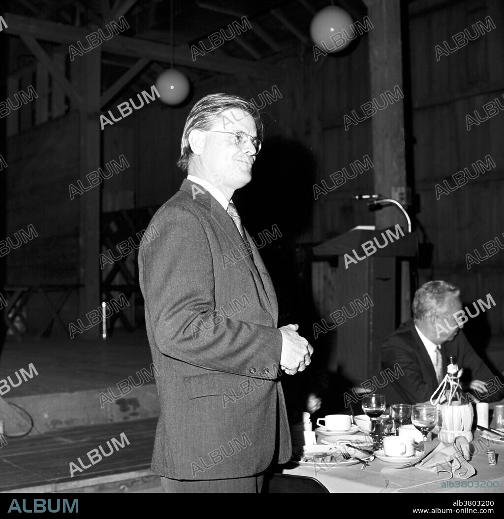 Editorial use only . Wilson at board meeting in Kuhn Barn. Presentation of Linac Port, June 1, 1960. Robert Rathbun Wilson (1914-2000), American physicist who was a group leader of the Manhattan Project, a sculptor, and an architect of Fermi National Laboratory (Fermilab), where he was also the director from 1967-1978. In 1943, Wilson was appointed as head of the Cyclotron Group (R-1) by Oppenheimer for the Manhattan Project at Los Alamos. Only in his late twenties, he was the youngest group leader in the experimental division. After the bombings of Hiroshima and Nagasaki, Wilson helped organize the Association of Los Alamos Scientists (ALAS), which called, with a scientists' petition, for the international control of atomic energy. He also helped form the Federation of American Scientists and served as its chairman in 1946.