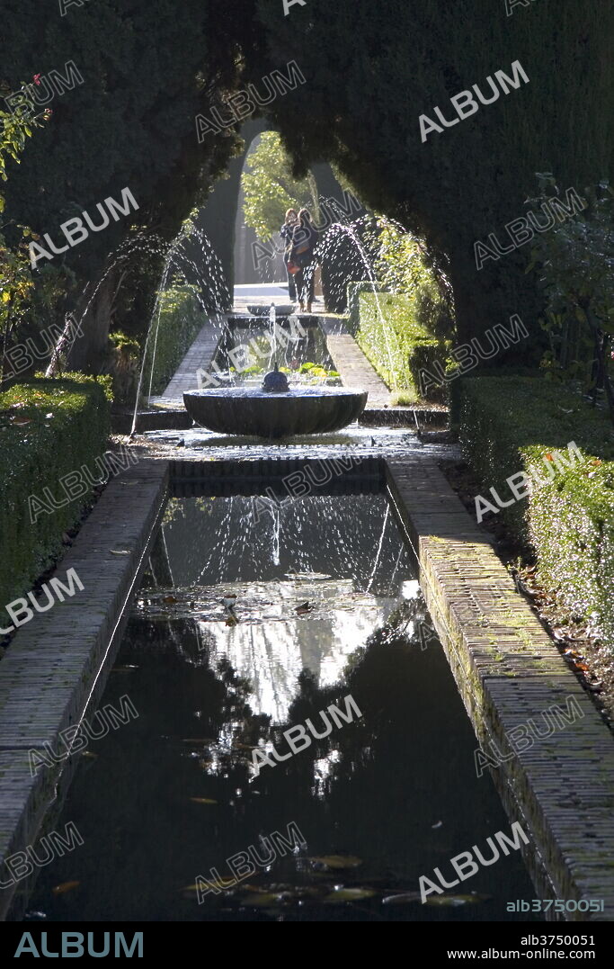 Water channel and fountain in the gardens of the Generalife, Alhambra, UNESCO World Heritage Site, Granada, Andalucia, Spain, Europe.