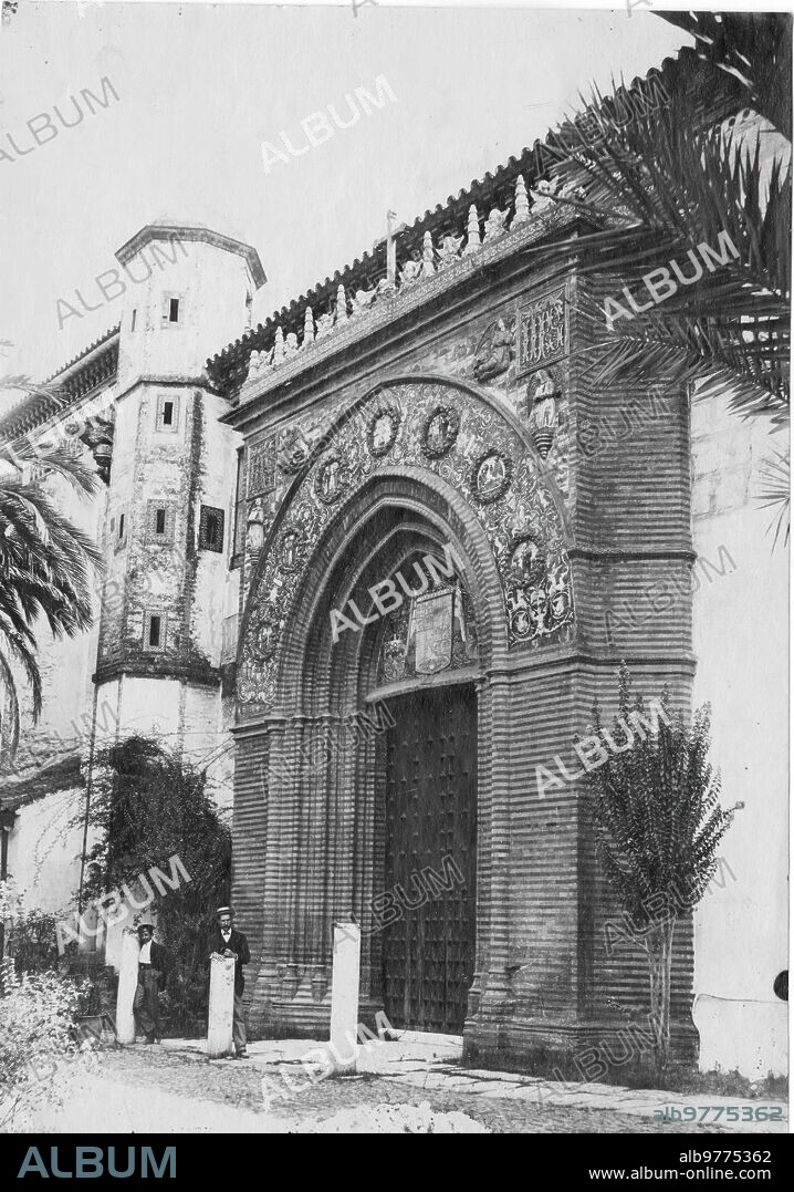 Seville, 1900. View at the beginning of the century of the door of the Santa Paula convent, built by Carlos I.