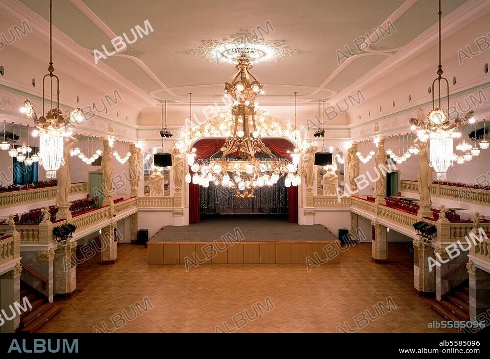 Zwickau (Sachsen), Konzert- und Ballhaus "Neue Welt". (erbaut 1903; Arch.: Johannes Henning und Ernst Rascher). Innenansicht: Großer Saal. Foto, 1997 (Florian Monheim).