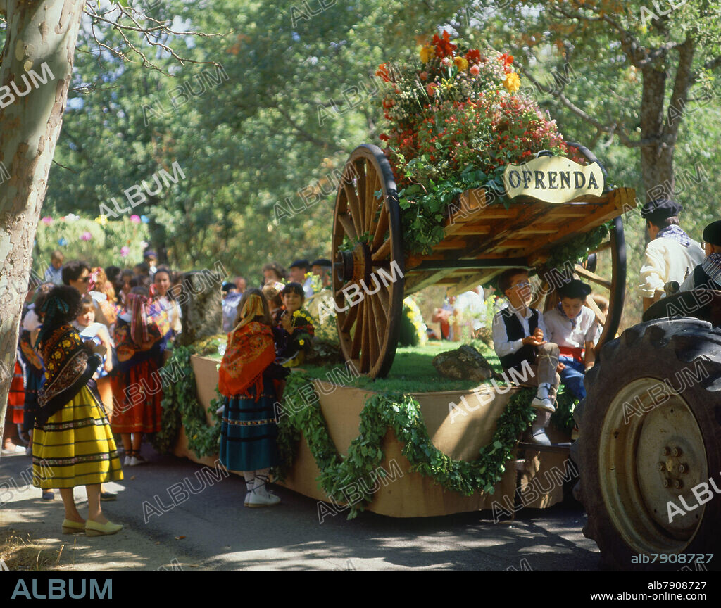 CARROZA CON OFRENDA - ROMERIA - FIESTA POPULAR - FOTO AÑOS 90.