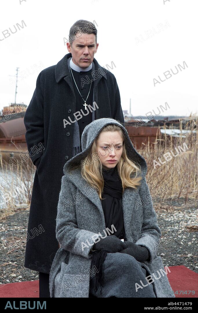 AMANDA SEYFRIED y ETHAN HAWKE en EL REVERENDO, 2017 (FIRST REFORMED), dirigida por PAUL SCHRADER. Copyright Killer Films / Arclight Films / Omeira Studio Partners.