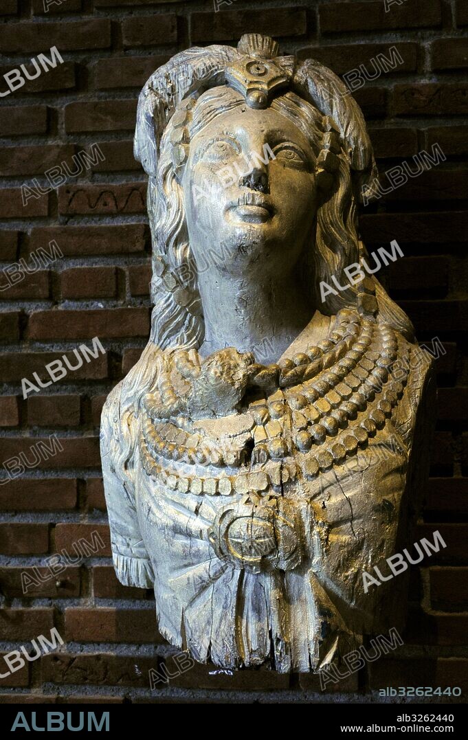 Mascarón de proa de un barco desconocido. La talla decorativa de madera se encontró a la deriva, en la costa de Helgeland, al norte de Noruega. Museo Marítimo. Oslo. Noruega.