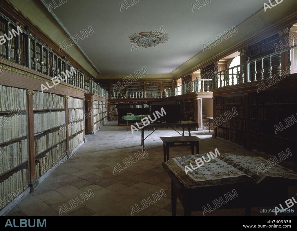 BIBLIOTECA-INTERIOR CON LIBROS-CONSTRUIDA HACIA 1665-.