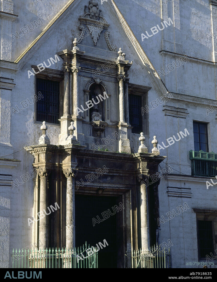 JOSE BOLAÑOS (ALARIFE SIGLO XVIII). DETALLE DE LA PORTADA DE MARMOL DE LA IGLESIA DEL CARMEN COMENZADA EN 1743 Y FINALIZADA EN 1762.