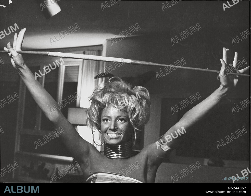 MONICA VITTI en EL ECLIPSE, 1962 (L' ECLISSE), dirigida por MICHELANGELO ANTONIONI. Copyright INTEROPA-CINERIZ-PARIS/TIMES.