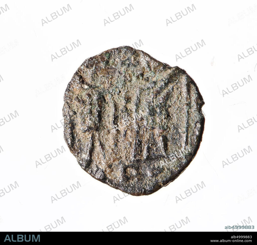 Fig .: bust, n.l., Kz: two soldiers and a field mark, [GLORIA EXERCITUS], coin, follis, Constantinus I and sons, metal, copper, Diam. 8.5 mm, wt. 0.38 gr, roman 335 (na), the Netherlands, North Brabant, Cuijk, Cuijk and Sint Agatha.