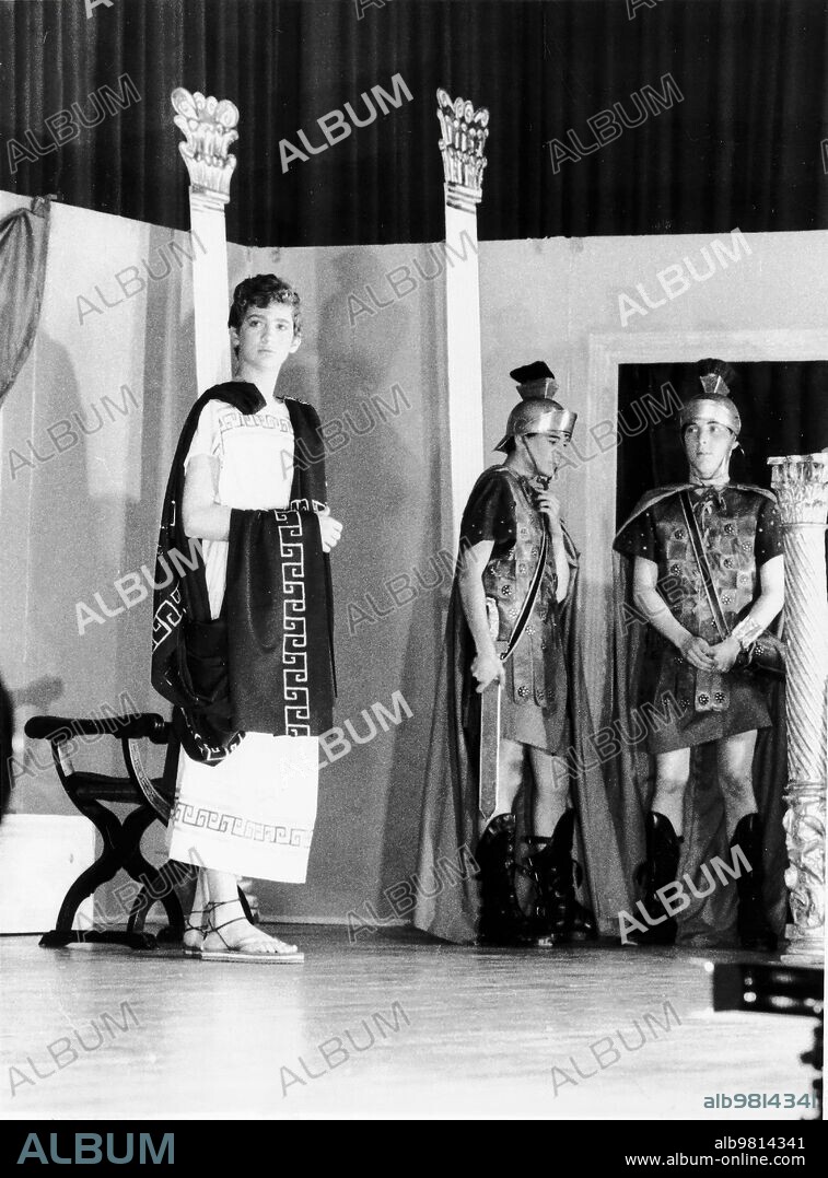 Junio 1984. Representacion teatral de la obra de Albert Camus "Caligula", en su colegio nuestra Señora de los Rosales - el Principe Interpreta el papel de helicón.