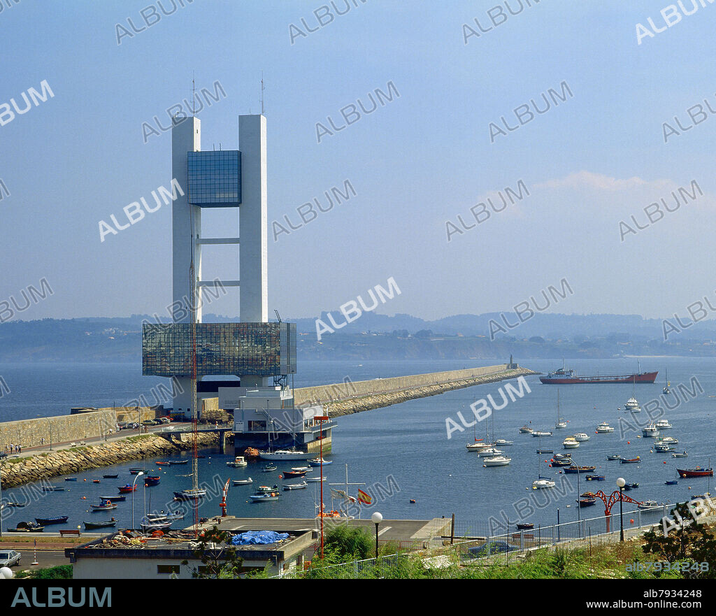 PUERTO DE LA CORUÑA - TORRE DE CONTROL MARITIMO - DIQUE DE ABRIGO - FOTO AÑOS 90 -.