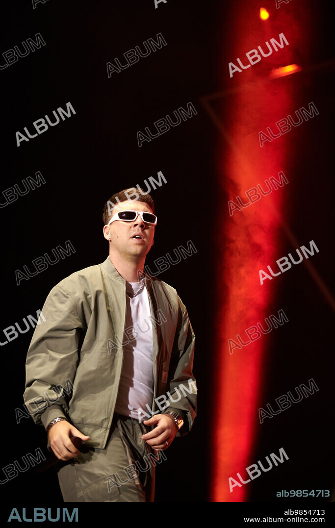October 6, 2023, Pamplona, Navarra, Spain: Spanish artist Pedro Luis Dominguez Quevedo known professionally as Quevedo performs live on the stage of the Navarra Arena pavilion in Pamplona. The artist has offered a concert as part of the tour of his first album ''Donde Quiero Estar' (Credit Image: © Sergio MartÃ­N/SOPA Images via ZUMA Press Wire).