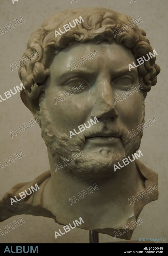 ADRIANO. Publio Elio (76-138). Emperador romano (117-138). Sucesor de Trajano. BUSTO DE ADRIANO hallado en la zona de S. Bibiana. Fechado en el siglo II. Palacio Massimo. Museo Nacional Romano. Roma. Italia.