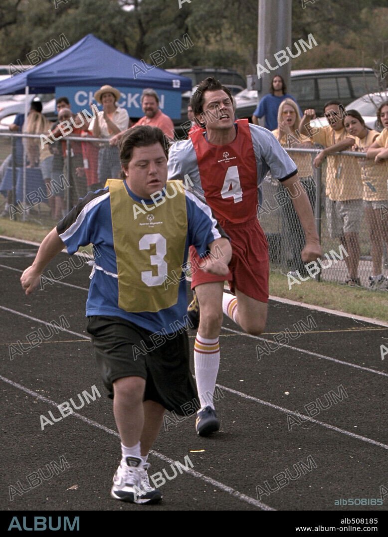 JOHN TAYLOR and JOHNNY KNOXVILLE in THE RINGER, 2005, directed by BARRY W. BLAUSTEIN. Copyright CONUNDRUM ENTERTAINMENT / NEWCOMB, DEANA.