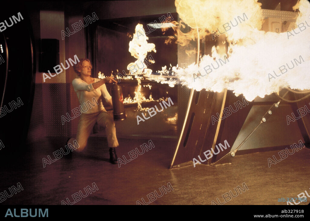 ELISABETH SHUE en EL HOMBRE SIN SOMBRA, 2000 (HOLLOW MAN), dirigida por PAUL VERHOEVEN. Copyright COLUMBIA PICTURES / VAUGHAN, STEPHEN.