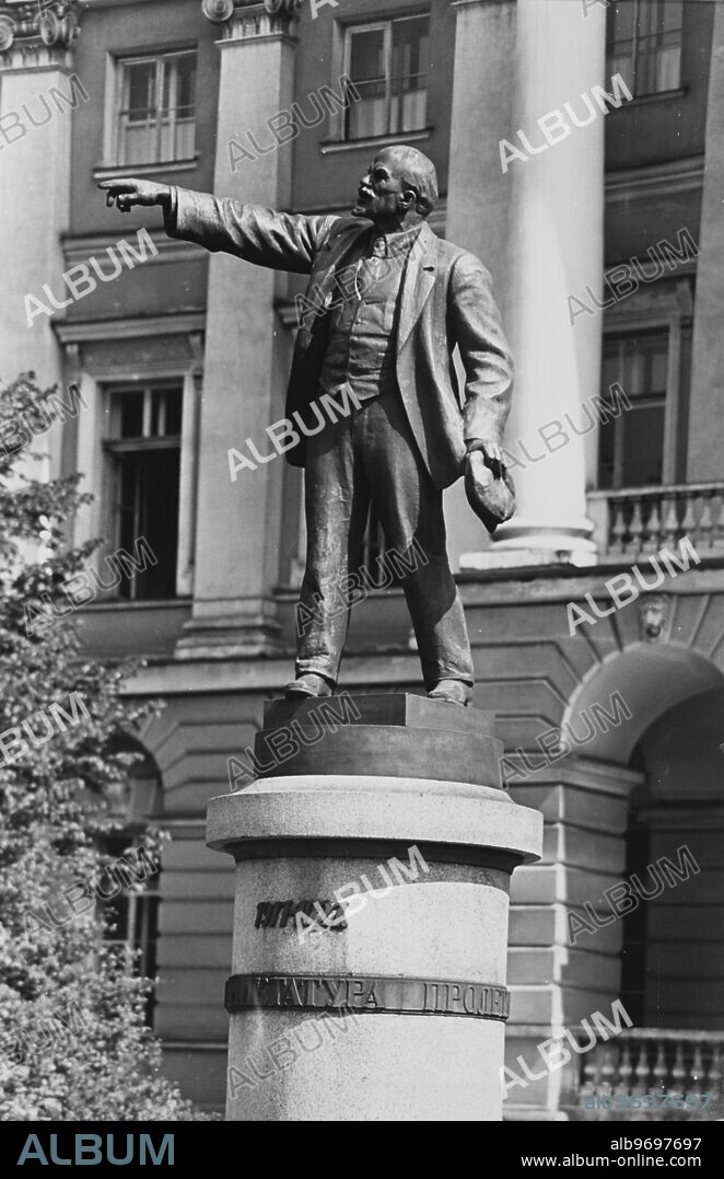 Monument to Lenin which was erected in front of the Smolny Institute in St Petersburg in 1927, designed by the sculptor Vasily Kozlov and the architects Vladimir Shchuko and Vladimir Gelfreikh. Supplied By: SCRSS - Society for Co-operation in Russian & Soviet Studies.