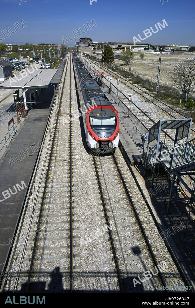 Getafe (Community of Madrid), 03/23/2021. Getafe Industrial commuter station, without human attention and with very few resources. It is surrounded by abandoned buildings. A centuries-old guard tower is still preserved. Photo: Guillermo Navarro. ARCHDC.