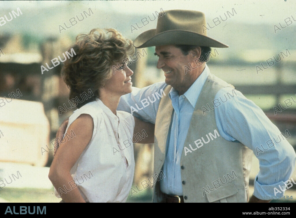 JAMES GARNER and SALLY FIELD in MURPHY'S ROMANCE, 1985, directed by MARTIN RITT. Copyright