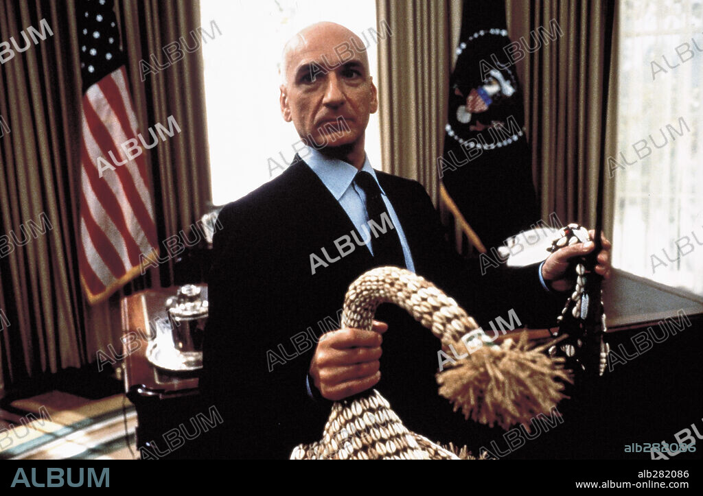 BEN KINGSLEY in DAVE, 1993, directed by IVAN REITMAN. Copyright WARNER BROTHERS.