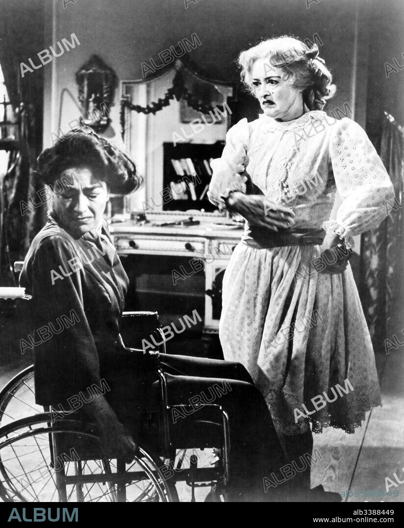 BETTE DAVIS y JOAN CRAWFORD en QUE FUE DE BABY JANE?, 1962 (WHAT EVER HAPPENED TO BABY JANE?), dirigida por ROBERT ALDRICH. Copyright WARNER BROTHERS.