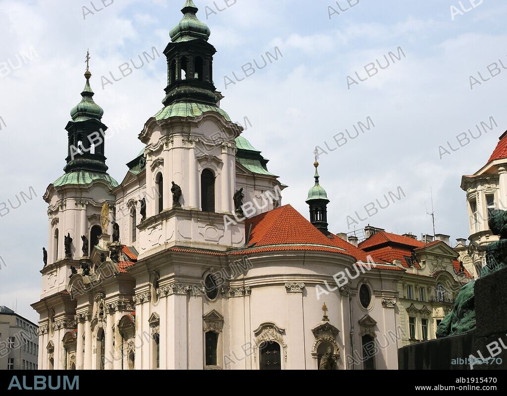 Czech Republic. Prague. Lesser Town. St. Nicholas Church (Mala Strana).  Basilique. Baroque style. 1755.