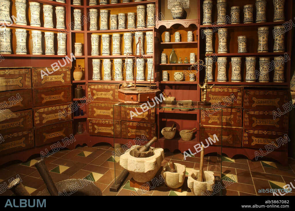 Montblanc; Museu Comarcal; farmacia antiga a la planta "medieval".