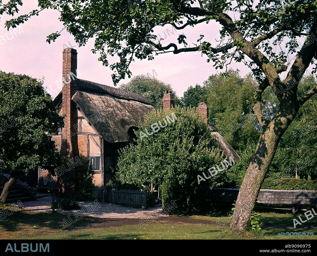 Ann Hathaway's Cottage - William Shakespeare married Anne Hathaway in 1582, her family home was in the hamlet of Shottery barely a mile from the centre of Stratford-upon-Avon. Anne was the daughter of a yeoman farmer who died in 1581 bequeathing his daughter £6 13s 4d on the day of her marriage. The description of cottage does not do justice to the Hathaway home, which was actually a substantial twelve roomed Elizabethan farmhouse, the lower part was built in the early 1460's and subsequently extended in about 1623. The cottage remained in the Hathaway family until 1892, when it was bought along with some furnishings by the Birthplace Trust, who restored it to its original character. The cottage was part of Hewlands Farm in Shakespear's day with over ninety acres of land attached to it. The present cottage retains its own beautiful, old fashioned English garden with an orchard adjoining, all carefully maintained by the Trust. ©TopFoto.