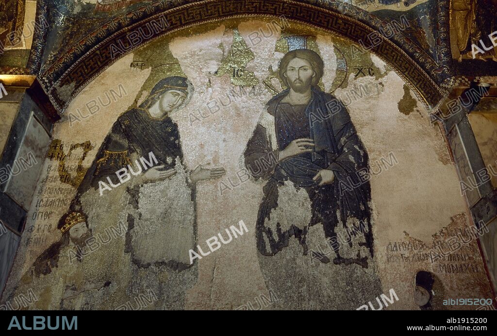 ARTE BIZANTINO. TURQUIA. SAN SALVADOR EN CHORA o KARIYE CAMII. Mosaico con la representación de una "DEESIS" con JESUS y LA VIRGEN. En la parte inferior, personajes pertenecientes a la familia imperial de los Paleólogos. A la derecha, vestida de monja, la hermanastra de Andrónico II. A la izquierda, Isaac Comneno, hermano del emperador Juan II. ESTAMBUL.