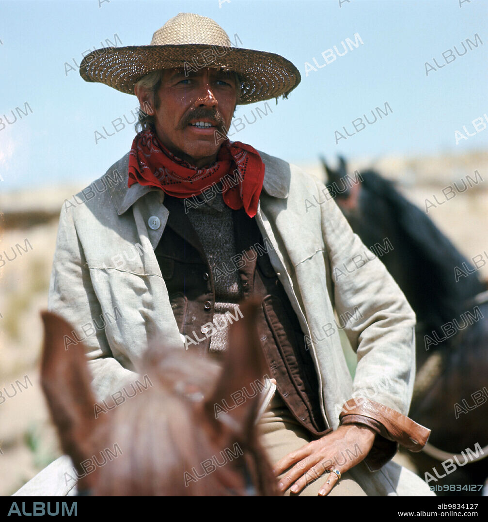 JAMES COBURN in DUCK, YOU SUCKER, 1971 (GIU LA TESTA), directed by SERGIO LEONE. Copyright UNITED ARTISTS.
