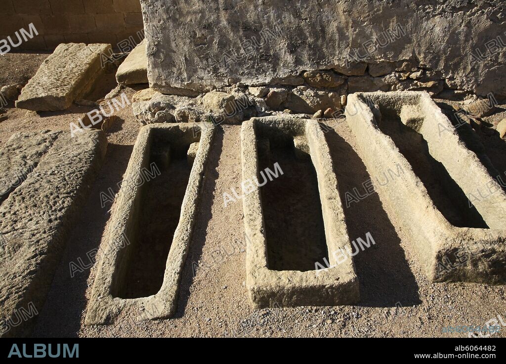 Canapost; yacimiento de sepulturas antropomorfas junto a la iglesia de Sant Esteve.