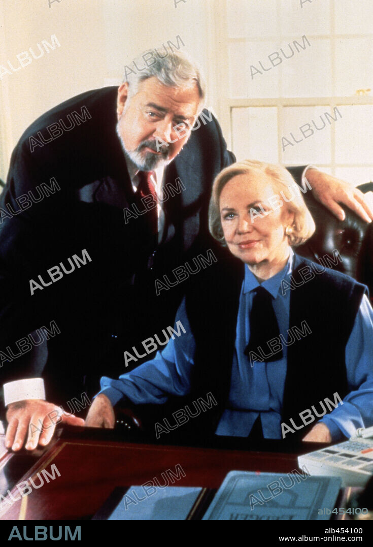 RAYMOND BURR in PERRY MASON: CASE OF THE LADY IN THE LAKE-TV, 1988, directed by RON SATLOF. Copyright VIACOM PICTURES.