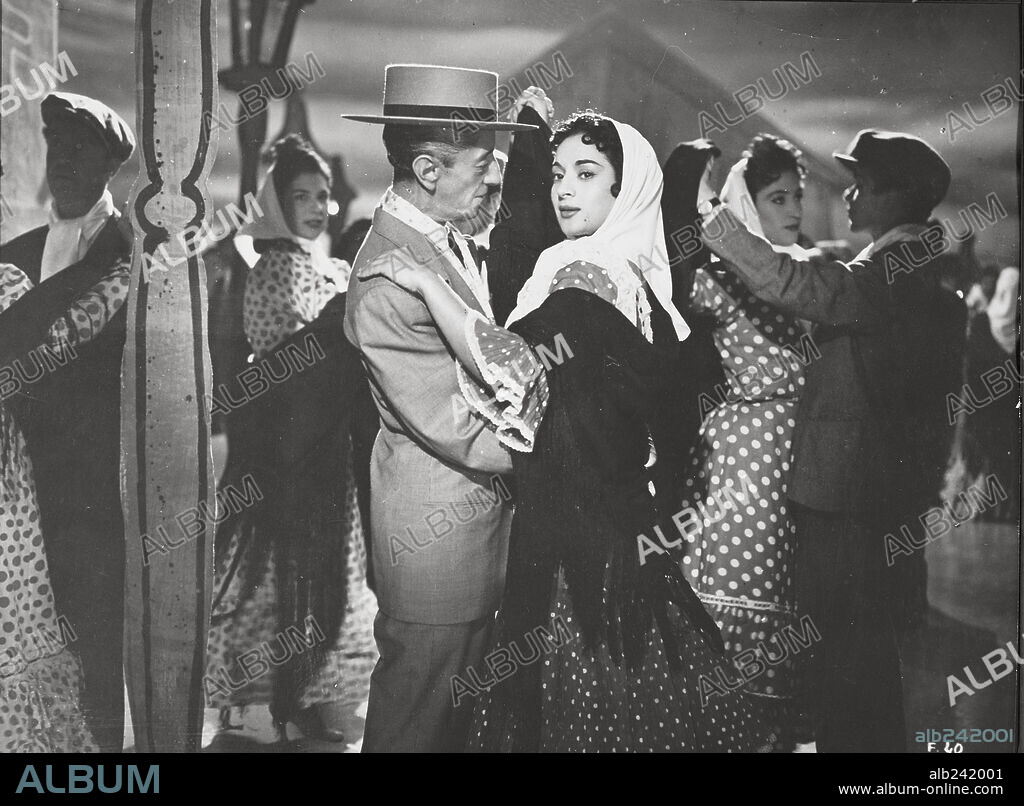 AGUSTIN LARA and LOLA FLORES in LA FARAONA, 1956, directed by RENE CARDONA. Copyright PRODUCCIONES ZACARIA S.A./SUEVIA FILMS.