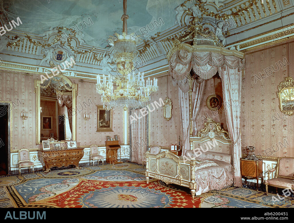 DORMITORIO DE LA REINA VICTORIA EUGENIA EN EL PALACIO REAL DE MADRID - FOTO AÑOS 60.