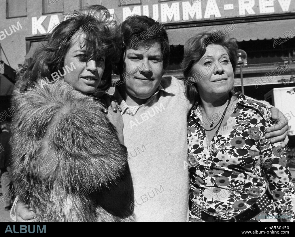ARKIV 19730912. Barbro "Lill-Babs" Svensson, Peter Harryson och Inga Gill tillsammans i samband med "Kar de Mumma-revyn" på Folkan i Stockholm 1973.. Foto: Leif R Jansson / SCANPIX / Kod: 50020.
