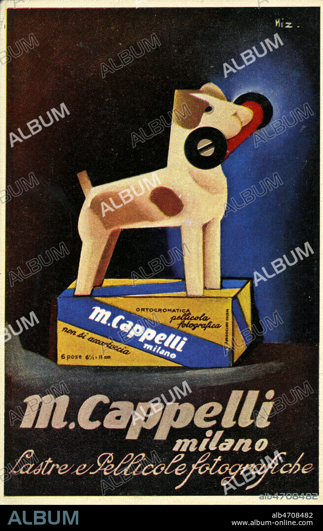 'M. Capelli, milano, lastre e pellicole fotografiche'. Carte postale publicitaire italienne pour un appareil photo, vers 1930. Illustration par NIZ representant un chien sur une boite de pellicule. Credit : Collection IM/KHARBINE-TAPABOR.