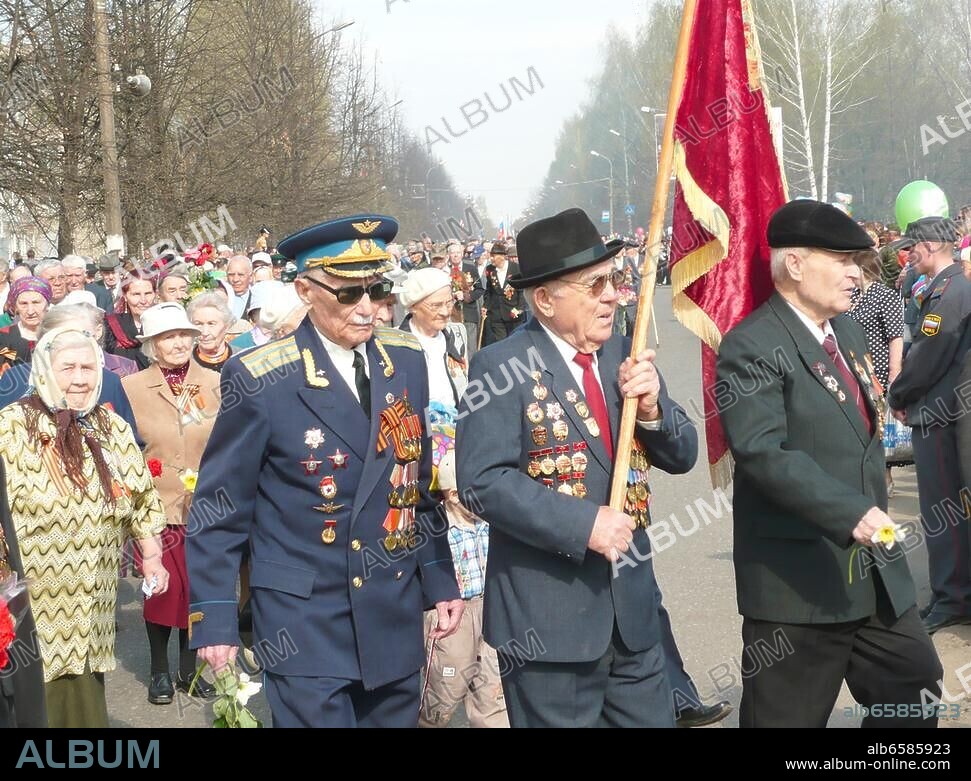Region Perm, Stadt Tschaikowski, Veteranen des 2. Weltkriegs am Tag des Sieges.