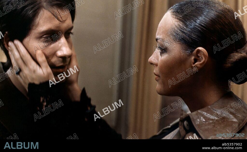 JACQUES DUTRONC and ROMY SCHNEIDER in THAT MOST IMPORTANT THING: LOVE, 1974 (L' IMPORTANT C'EST D'AIMER), directed by ANDRZEJ ZULAWSKI. Copyright ALBINA PRODUCTIONS S.a.r.l.