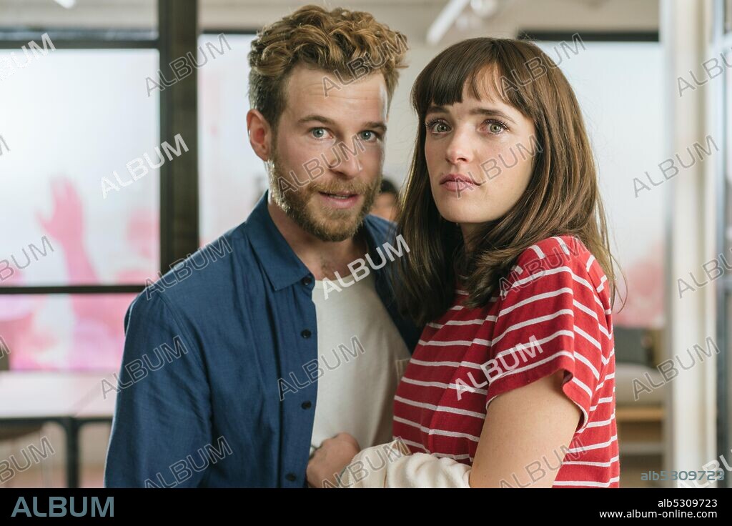 ALVARO CERVANTES and INMA CUESTA in CRAZY ABOUT HER, 2021 (LOCO POR ELLA), directed by DANI DE LA ORDEN. Copyright NETFLIX.