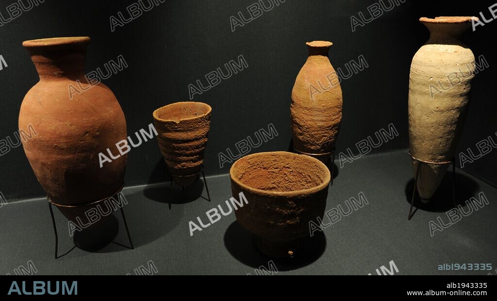 ARTE EGIPCIO. EGIPTO. Entierros. Cementerios de Sedment (Sidmant). Vasijas y cuencos, realizadas en barro cocido. Primer Período Intermedio. 2150-2050 a. C. Museo Carlsberg Glyptotek. Copenhague. Dinamarca. Norte Europa.