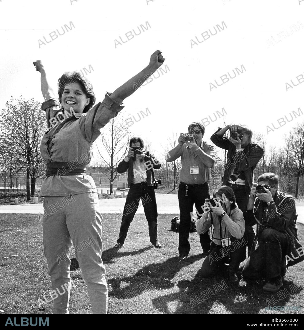 TYSKLAND MÜNCHEN 1983-05-23.. Carola Häggkvist och fotografer. *** Local Caption *** GP - Foto: Jan Peter / Kamerareportage / TT / Kod: 2524.