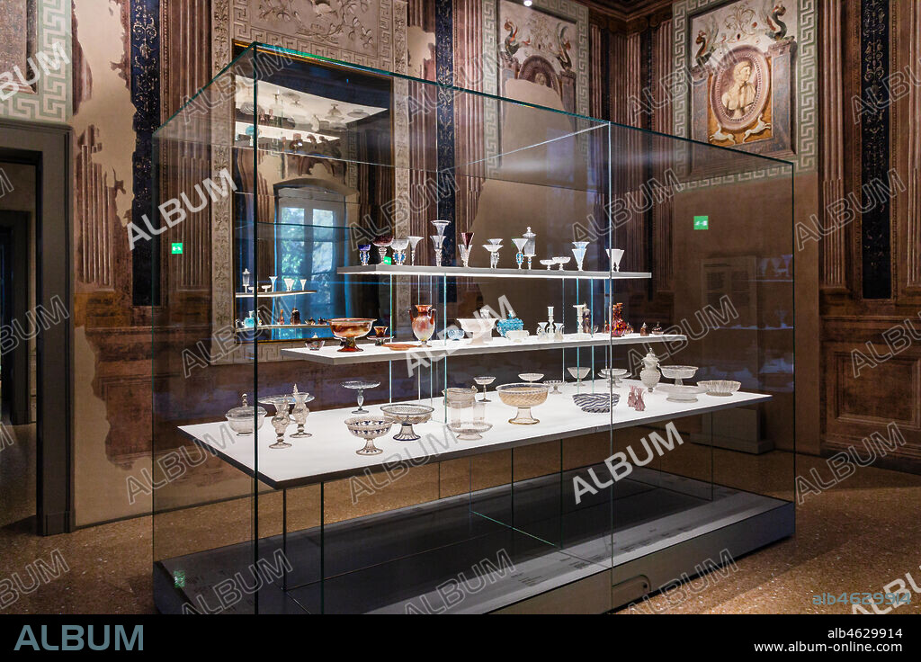 Brescia, Pinacoteca Tosio Martinengo: room showing precious glassware.